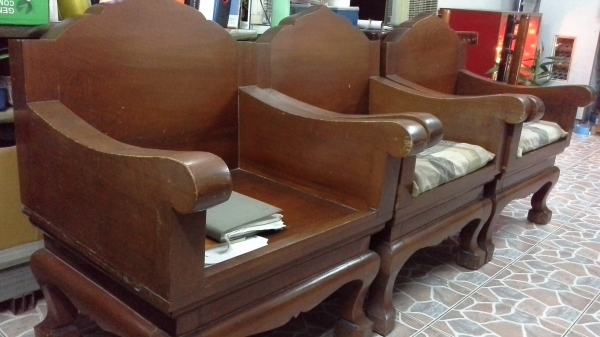 ขายเก้าอี้ไม้สักอย่วงหนา 3 นื้วลายไม้สวยมากครับ