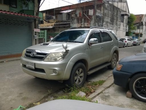 ขาย Toyota Fortuner ปี2006 เครื่อง 3.0 V Auto 4WD มือเดียว ไม่มีชนน้ำไม่ท่วม ตู้แอร์เพิ่งเปลี่ยน ทั้งตู้หน้า-หลัง เข้าศูนย์เช็คตลอดครับ