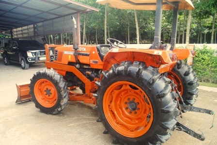 ขายรถไถ Kubota M5000 (4WD) พร้อมดันหน้า