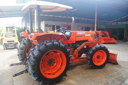ขายรถไถ Kubota M5000 (4WD) พร้อมดันหน้า