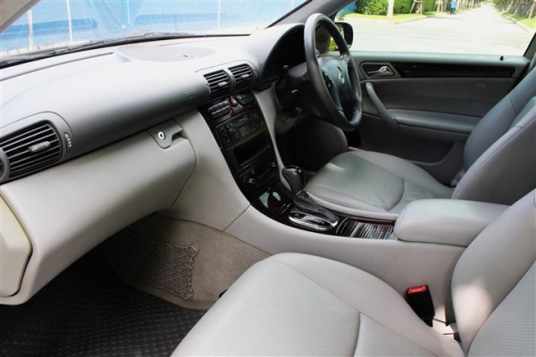 2004 BENZ C180 2.0 Elegance มือเดียว ออกรถที่ Daimlerchrysler เจ้าของขายเอง 2004 BENZ C180 2.0 Elegance มือเดียว ออกรถที่ Daimlerchrysler เจ้าของขายเอง