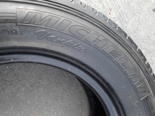 205/70R15 BRIDGESTONE DURAVIS R611 1 เส้น MICHELIN VANPIX 1 เส้น รวม 2 เส้น TEL.081-427-3941 205/70R15 BRIDGESTONE DURAVIS R611 1 เส้น MICHELIN VANPIX 1 เส้น รวม 2 เส้น TEL.081-427-3941