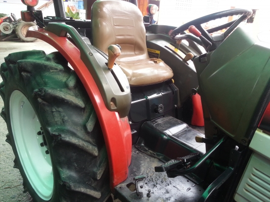 ยันร์ม่า EF352T 4 WD 2 เพลา สภาพสวยใช้งานใด้ปรกติ