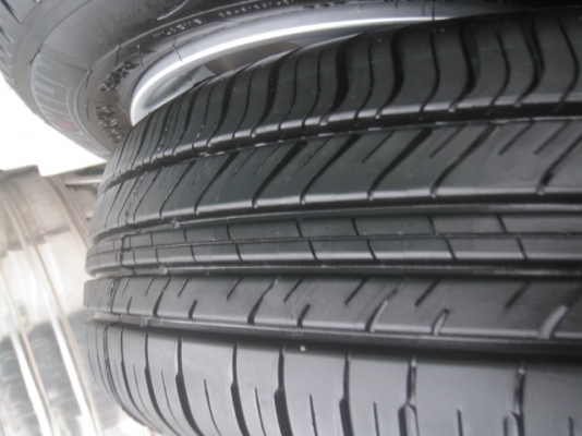 ขายล้อแม็กป้ายแดง new city 15" พร้อมยางปี14 สนใจติดต่อเล็กคลองสามครับ 081-3747940