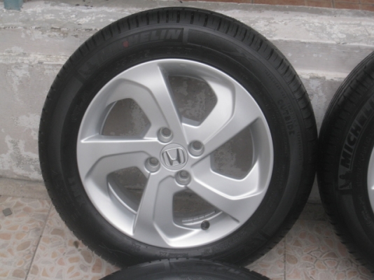 ขายล้อแม็กป้ายแดง new city 15" พร้อมยางปี14 สนใจติดต่อเล็กคลองสามครับ 081-3747940