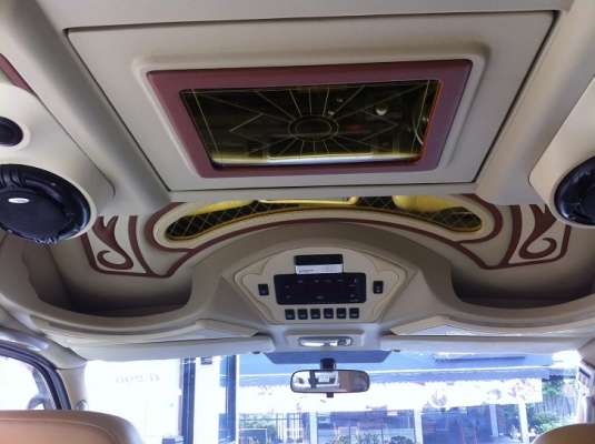 ขายรถตู้ป้ายแดงพร้อมตกแต่ง ขายรถตู้ป้ายแดงพร้อมตกแต่ง