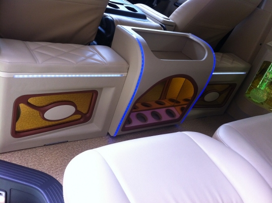 ขายรถตู้ป้ายแดงพร้อมตกแต่ง ขายรถตู้ป้ายแดงพร้อมตกแต่ง