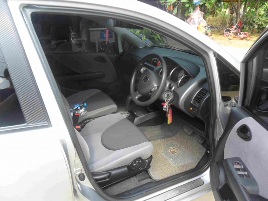 HONDA JAZZ เครื่องยนต์ VTEC 1.5 ปี 2006 สภาพสวยพร้อมใช้