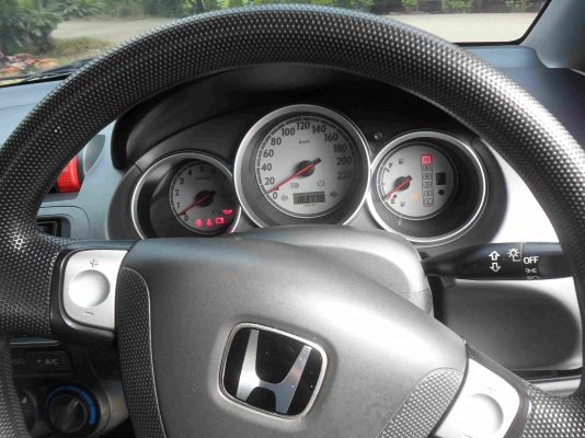 HONDA JAZZ เครื่องยนต์ VTEC 1.5 ปี 2006 สภาพสวยพร้อมใช้