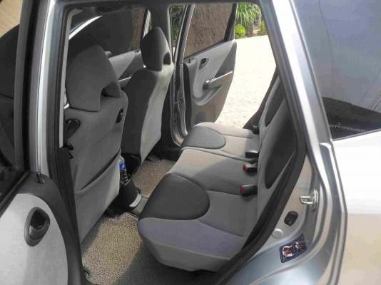 HONDA JAZZ เครื่องยนต์ VTEC 1.5 ปี 2006 สภาพสวยพร้อมใช้