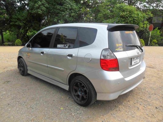 HONDA JAZZ เครื่องยนต์ VTEC 1.5 ปี 2006 สภาพสวยพร้อมใช้