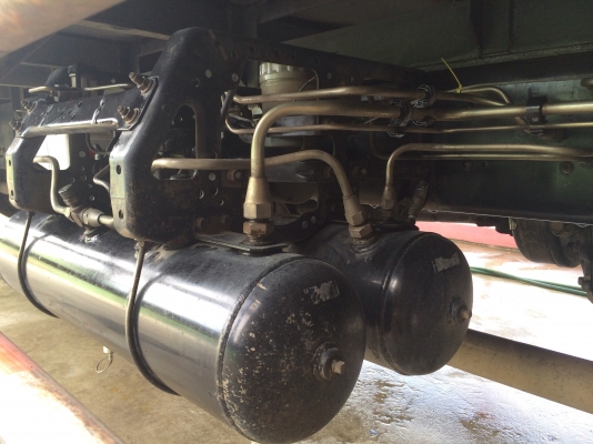 มาอีกแล้วครับ6ล้อเดก้าปี2001สวยพร้อมใช้ครับ