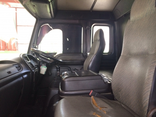 มาอีกแล้วครับ6ล้อเดก้าปี2001สวยพร้อมใช้ครับ