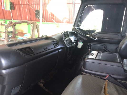 มาอีกแล้วครับ6ล้อเดก้าปี2001สวยพร้อมใช้ครับ