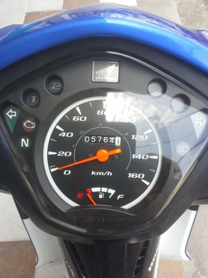 Honda Wave 110 i ปี 2556 สีน้ำเงินขาว รถสวย ประหยัดน้ำมัน พร้อมใช้ Honda Wave 110 i ปี 2556 สีน้ำเงินขาว รถสวย ประหยัดน้ำมัน พร้อมใช้