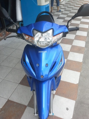 Honda Wave 110 i ปี 2556 สีน้ำเงินขาว รถสวย ประหยัดน้ำมัน พร้อมใช้ Honda Wave 110 i ปี 2556 สีน้ำเงินขาว รถสวย ประหยัดน้ำมัน พร้อมใช้