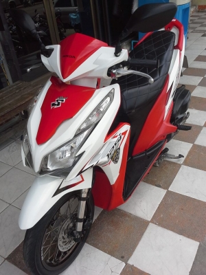 Honda Click 125i รุ่นใหม่ล่าสุด สีขาวแดง ลาย Street รถสวย พร้อมใช้