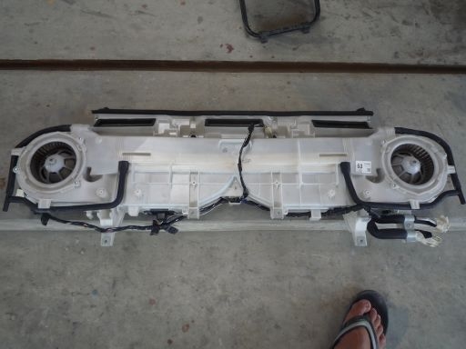 ตู้แอร์หลังโม่ง