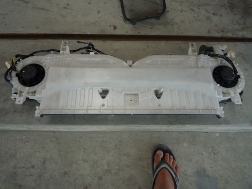 ตู้แอร์หลังโม่ง ตู้แอร์หลังโม่ง