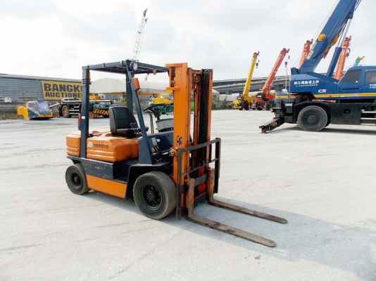 ขายรถยกนำเข้าจากญี่ปุ่น 2.5 ตันเครื่อง4P เบนซิน