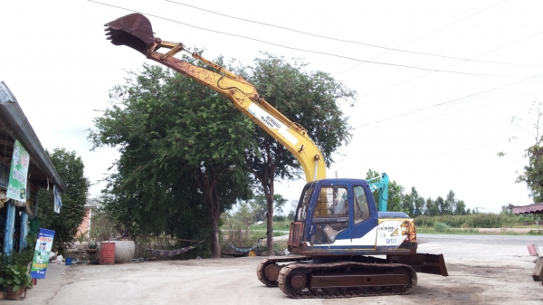 ขายด่วนKOBELCO SK100มาร์คทีซีเรียสูงชั่วโม่งน้อยมีผานใบดันรถนอกไม่เคยใช้งานเมืองไทยเลย