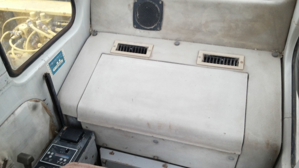 ขายด่วนKOBELCO SK100มาร์คทีซีเรียสูงชั่วโม่งน้อยมีผานใบดันรถนอกไม่เคยใช้งานเมืองไทยเลย