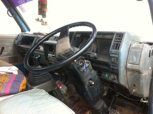 ขาย6ล้อ ISUZU NPR57L  เครื่อง4BC2 100แรงฝาดำ สภาพพร้อมใช้งาน เครื่องดีเกียร์ดี  ยางดีทั้ง6เส้น คัชชีสวย เอกสารเล่มทะเบียนพร้อมโอน