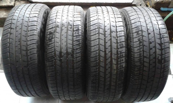 ขายยาง GOODYEAR 205-55-16 ปี12 ดอกเต็ม ไม่บวม ชุดละ 3,000 บาท