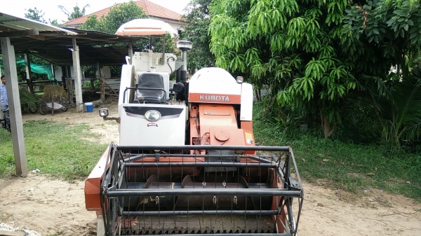 ขายด่วนรถเกี่ยวข้าวDc60plus ปี54+พร้อมพ่วงลาก ราคา 419000 บาท