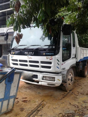 รถอีซูซุ 6 ล้อดั้ม ( จีก้า ) 195 แรงม้า. ปี 54 ( รถประกอบ ) สนใจติดต่อ 081 - 6079515 รถอีซูซุ 6 ล้อดั้ม ( จีก้า ) 195 แรงม้า. ปี 54 ( รถประกอบ ) สนใจติดต่อ 081 - 6079515