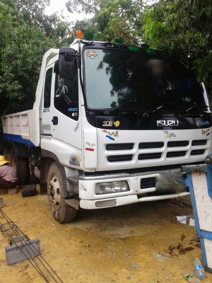 รถอีซูซุ 6 ล้อดั้ม ( จีก้า )  195 แรงม้า.  ปี 54   ( รถประกอบ )  สนใจติดต่อ  081 - 6079515