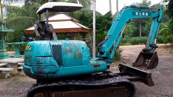 ขายรถขุดเล็ก แมคโครเล็ก komatsu pc40-7 เก่านอกสภาพพร้อมใช้