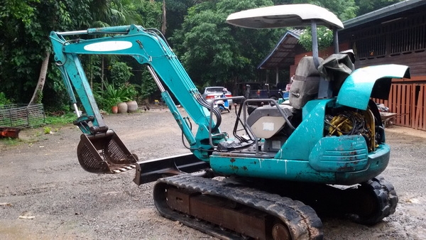 ขายรถขุดเล็ก แมคโครเล็ก komatsu pc40-7 เก่านอกสภาพพร้อมใช้