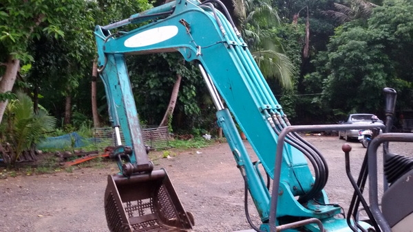 ขายรถขุดเล็ก แมคโครเล็ก komatsu pc40-7 เก่านอกสภาพพร้อมใช้