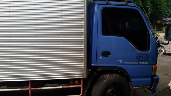 ขายรถ6ล้อตู้แห้ง 5.5 เมตรสภาพพร้อมใช้งานช่วงล่างใหญ่แอร์เย็นๆ ขายรถ6ล้อตู้แห้ง 5.5 เมตรสภาพพร้อมใช้งานช่วงล่างใหญ่แอร์เย็นๆ