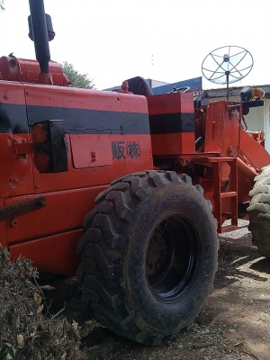 ขายรถตักล้อยาง เอวอ่อน KOMATSU 510 ซีเรียล 11000 รุ่นพิเศษ แขนยาว   สวย ๆ เอวอ่อน รถสวยสภาพพร้อมใช้งาน ตักแรง ตักไว ได้งานมาก ประหยัดน้ำมัน.  สนใจติดต่อ คุณ ชัยยา สตึก โทร 081-9972972  089-8451778