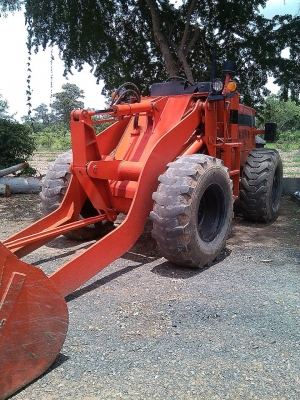 ขายรถตักล้อยาง เอวอ่อน KOMATSU 510 ซีเรียล 11000 รุ่นพิเศษ แขนยาว   สวย ๆ เอวอ่อน รถสวยสภาพพร้อมใช้งาน ตักแรง ตักไว ได้งานมาก ประหยัดน้ำมัน.  สนใจติดต่อ คุณ ชัยยา สตึก โทร 081-9972972  089-8451778