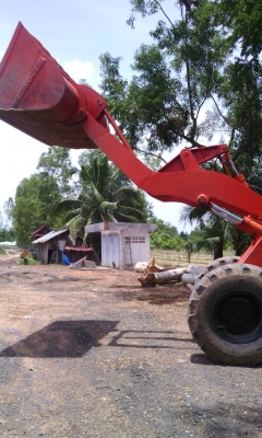 ขายรถตักล้อยาง เอวอ่อน KOMATSU 510 ซีเรียล 11000 รุ่นพิเศษ แขนยาว   สวย ๆ เอวอ่อน รถสวยสภาพพร้อมใช้งาน ตักแรง ตักไว ได้งานมาก ประหยัดน้ำมัน.  สนใจติดต่อ คุณ ชัยยา สตึก โทร 081-9972972  089-8451778