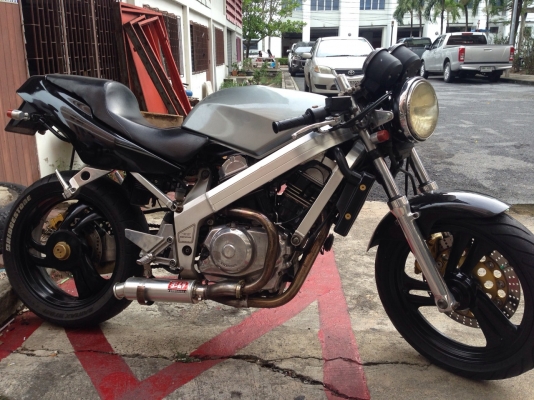 ็Honda Bross 400 ทะเบียนพร้อมโอนขนส่ง