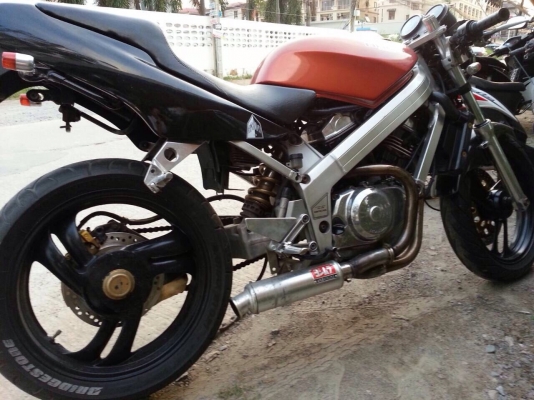 ็Honda Bross 400 ทะเบียนพร้อมโอนขนส่ง