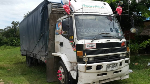 ขายรถ6ล้อยาว 7.20 เมตร อีซูซุ FTRร็อคกี้ 6BD1 แชชซีสวย เครื่องดีเอกสารเล่มทะเบียนพร้อมโอน สภาพเดิมๆ ขายรถ6ล้อยาว 7.20 เมตร อีซูซุ FTRร็อคกี้ 6BD1 แชชซีสวย เครื่องดีเอกสารเล่มทะเบียนพร้อมโอน สภาพเดิมๆ