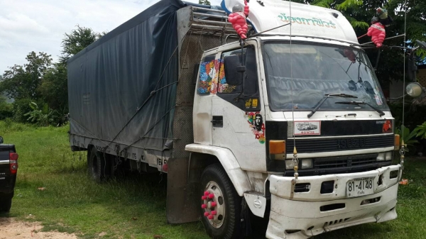 ขายรถ6ล้อยาว 7.20 เมตร อีซูซุ FTRร็อคกี้ 6BD1 แชชซีสวย เครื่องดีเอกสารเล่มทะเบียนพร้อมโอน สภาพเดิมๆ ขายรถ6ล้อยาว 7.20 เมตร อีซูซุ FTRร็อคกี้ 6BD1 แชชซีสวย เครื่องดีเอกสารเล่มทะเบียนพร้อมโอน สภาพเดิมๆ