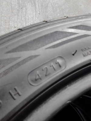 215/45R17 HANKOOK VENTUS V12 EVO ปี2011 มี 1 เส้น สวย หนา ไม่มีปะ TEL.081-427-3941 215/45R17 HANKOOK VENTUS V12 EVO ปี2011 มี 1 เส้น สวย หนา ไม่มีปะ TEL.081-427-3941