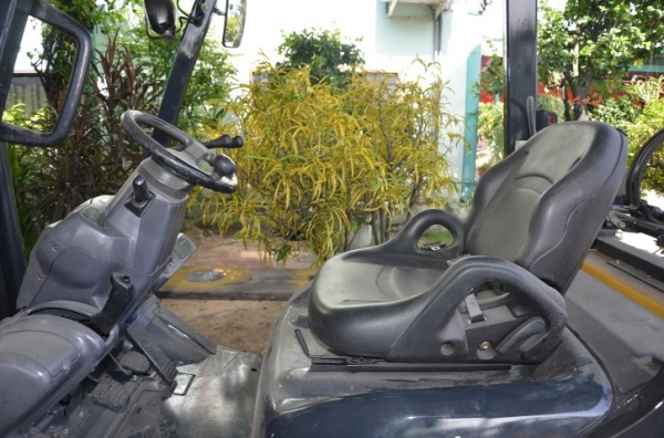 ขาย Komatsu FG25T-16 เบนซิน Nissan K21 ออโต้ 2.5 ตัน ยกสูง 3 เมตร ติดแก๊ส