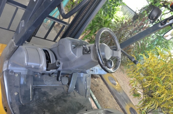 ขาย Komatsu FG25T-16 เบนซิน Nissan K21 ออโต้ 2.5 ตัน ยกสูง 3 เมตร ติดแก๊ส