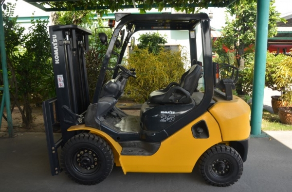 ขาย Komatsu FG25T-16 เบนซิน Nissan K21 ออโต้ 2.5 ตัน ยกสูง 3 เมตร ติดแก๊ส