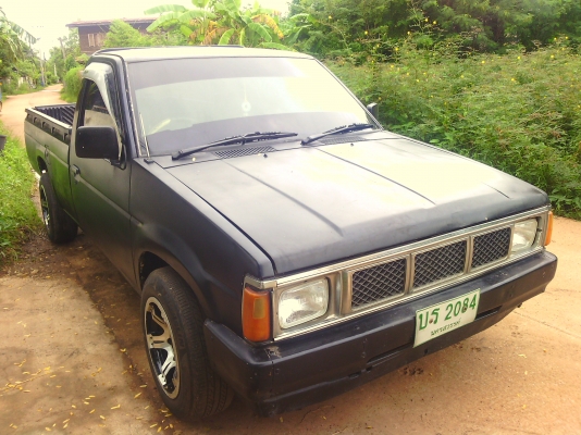 ขายนิสสันBIG M เครื่องดีเชล2.5 แอร์เย็น ล้อมแมก แมคลายเนอ คัดชีสวย ไม่ผุ