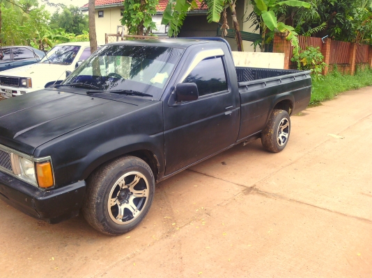 ขายนิสสันBIG M เครื่องดีเชล2.5 แอร์เย็น ล้อมแมก แมคลายเนอ คัดชีสวย ไม่ผุ