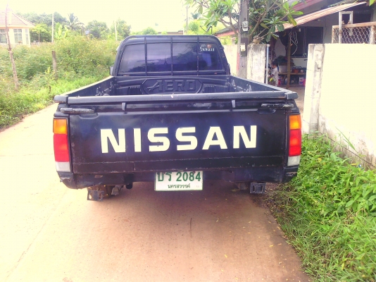 ขายนิสสันBIG M เครื่องดีเชล2.5 แอร์เย็น ล้อมแมก แมคลายเนอ คัดชีสวย ไม่ผุ