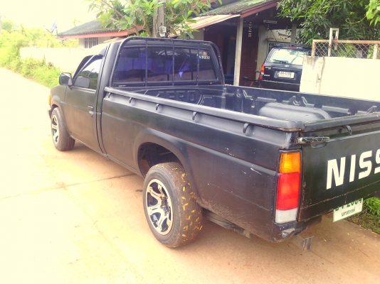 ขายนิสสันBIG M เครื่องดีเชล2.5 แอร์เย็น ล้อมแมก แมคลายเนอ คัดชีสวย ไม่ผุ